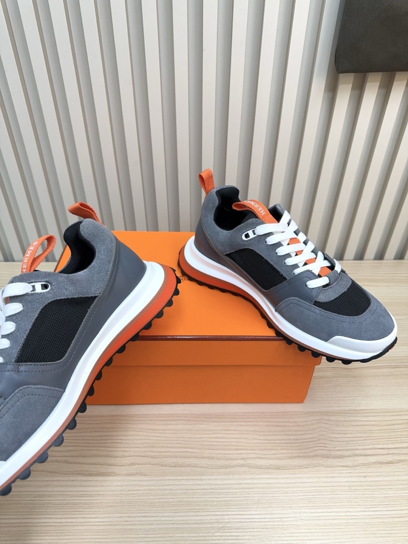 H**me5 sneaker